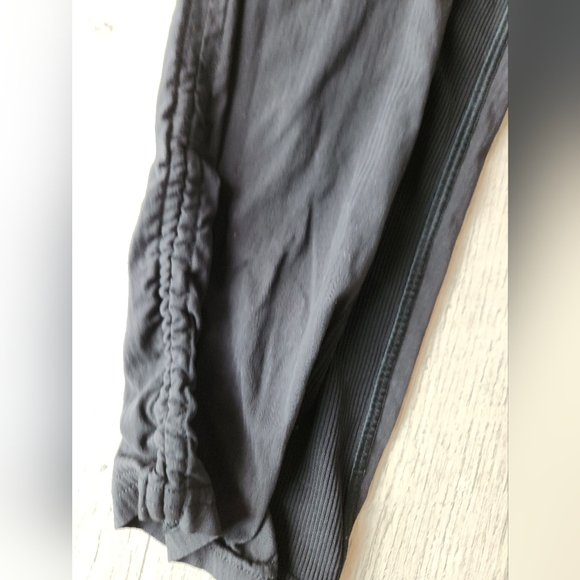 Lululemon dance studio crop size 2 black - Picture 12 of 14